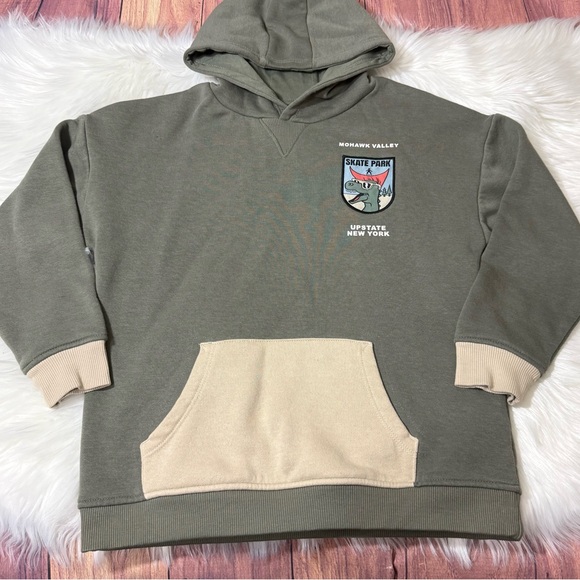 Primark Dino Skate Park Pullover Hoodie Boys Size 7-8 Yrs - Picture 3 of 16